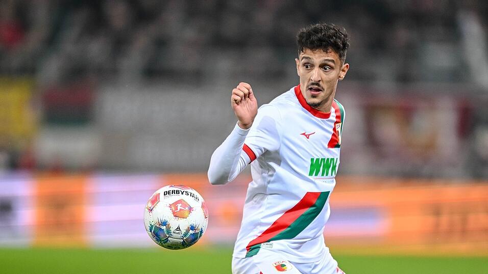 Dimitrios Giannoulis vom FC Augsburg zieht es zur&uuml;ck in seine Heimat Griechenland. (Archivbild)