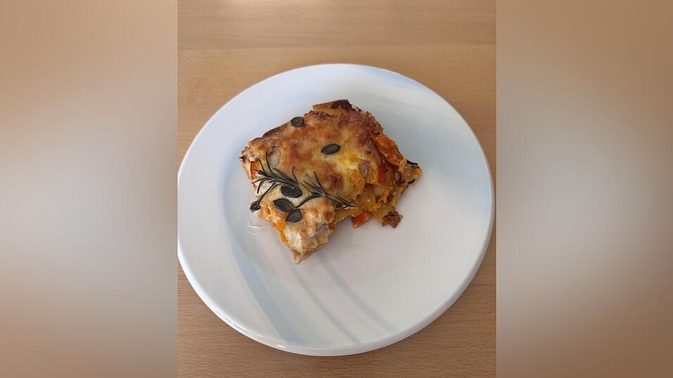 ... die fertige Lasagne genießen. ... die fertige Lasagne genießen.