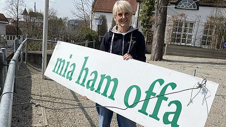 Christine Babl - f&uuml;r ihre Stammg&auml;ste ist sie einfach &bdquo;die Chipsi&ldquo; - freut sich auf die anstehende Saison. Im Laufe des Mai wird sie ihren Biergarten aufsperren.