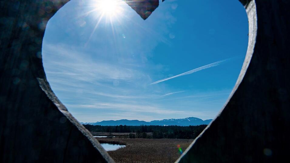Gute Fernsicht in den Bergen verspricht der Deutsche Wetterdienst. (Archivbild)