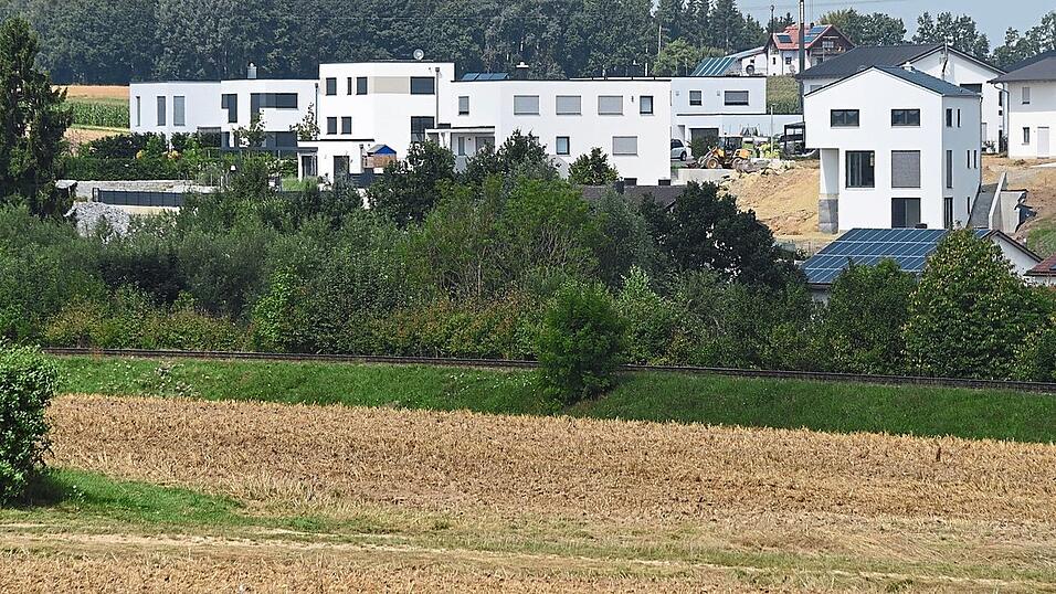 Vor wenigen Jahren entstand am Stadtrand von Vilsbiburg das Neubaugebiet Burger Feld. Aktuell sieht es in vielen Gemeinden mit Neubauten durchwachsen aus.