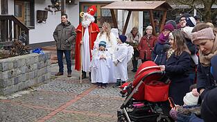 Der Nikolaus kam mit Christkind und Engel.