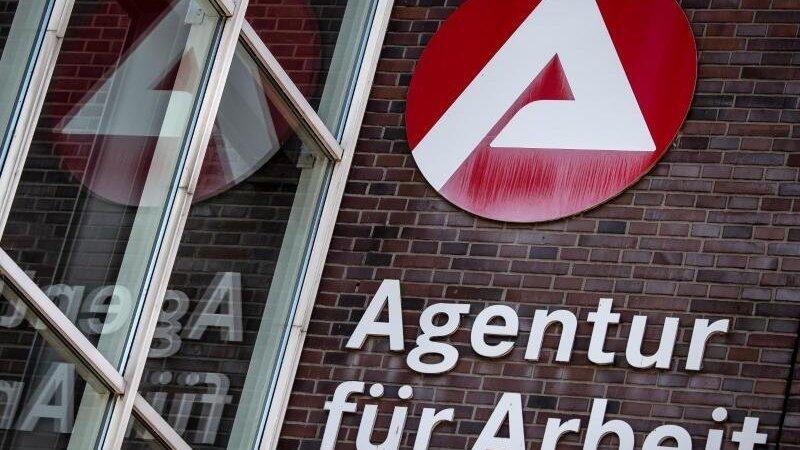 Mit einer verschickten Mahnung in Höhe von gerade mal einem Cent hat die Bundesagentur für Arbeit in Düsseldorf für Unverständnis gesorgt. (Symbolbild) Mit einer verschickten Mahnung in Höhe von gerade mal einem Cent hat die Bundesagentur für Arbeit in Düsseldorf für Unverständnis gesorgt. (Symbolbild)