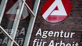 Mit einer verschickten Mahnung in Höhe von gerade mal einem Cent hat die Bundesagentur für Arbeit in Düsseldorf für Unverständnis gesorgt. (Symbolbild)