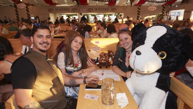 Die Partybilder vom Montag, 18. August, aus dem Festzelt Lechner. Die Partybilder vom Montag, 18. August, aus dem Festzelt Lechner.