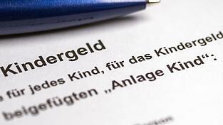 Viele Familien sollen diesen Antrag bald nicht mehr ben&ouml;tigen. (Archivbild)
