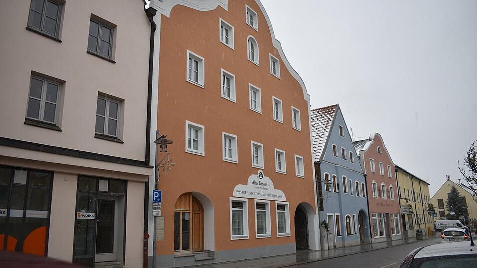 Die Vorderfront blieb bei den Sanierungsmaßnahmen stehen.