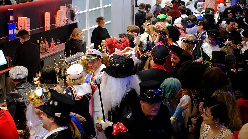 Der Künstlerball bot ein großes Showprogramm. Der Künstlerball bot ein großes Showprogramm.