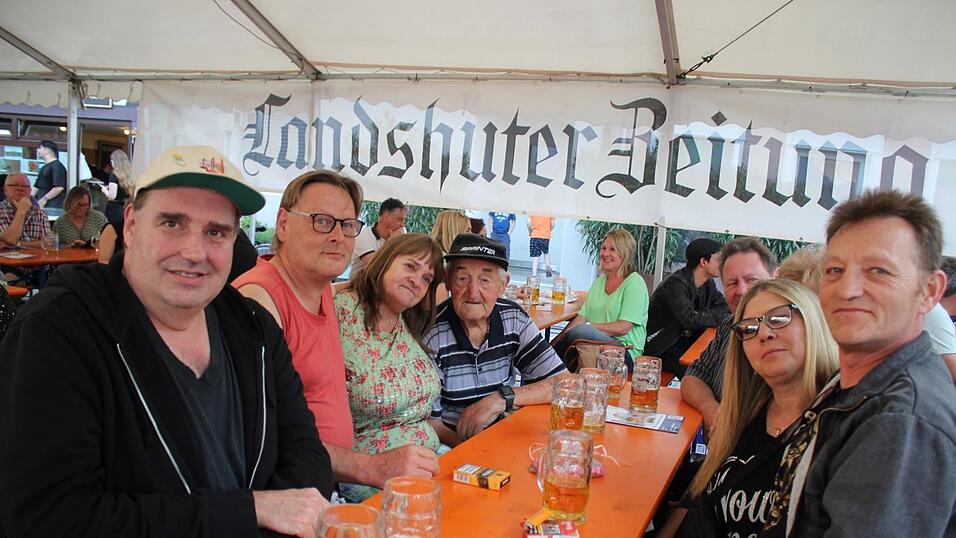 Viele Landshuter genossen ihren Freitagabend auf dem Bismarckplatzfest.