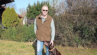 Kreisjagdberater Manfred Stockner und seine Jagdh&uuml;ndin Tessa nehmen die Novellierung gelassen.