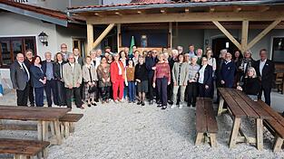 Am Samstag wurde das Wiedersehen der Moosburger und der Gruppe aus Bry-sur-Marne traditionsgem&auml;&szlig; mit einem Partnerschaftsabend im Staudinger Keller gefeiert.