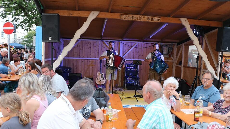 Mit dem Viechtacher B&uuml;rgerfest vom 4. bis 6. Juli startet auch der beliebte Musiksommer.