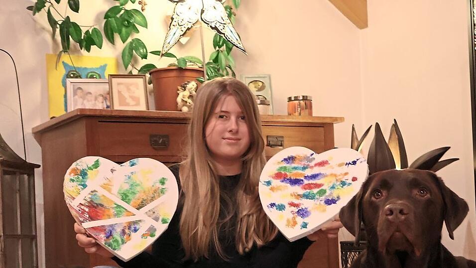 Senta Wimmer aus Haag mit kleinem Bowie und Labrador Bruno. Senta Wimmer aus Haag mit kleinem Bowie und Labrador Bruno.