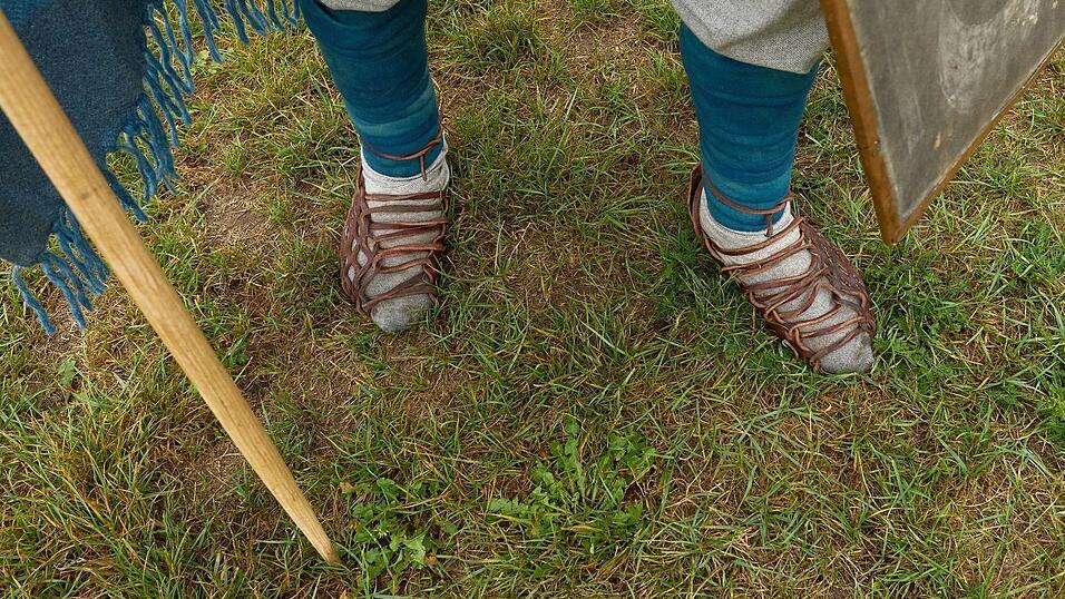 Am meisten Sorgen macht sich der Wanderer um Verletzungen durch die offenen Schuhe.
