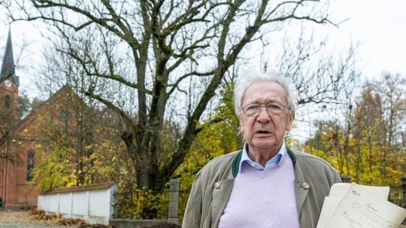 Der ehemalige FDP-Landtagsabgeordnete Dietrich Freiherr von Gumppenberg ist nach einem Verkehrsunfall im Alter von 79 Jahren gestorben. Der ehemalige FDP-Landtagsabgeordnete Dietrich Freiherr von Gumppenberg ist nach einem Verkehrsunfall im Alter von 79 Jahren gestorben.
