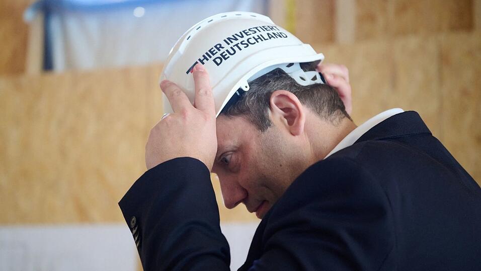 «Hier investiert Deutschland» ist die Tour des Finanzministers überschrieben. (Archivbild) «Hier investiert Deutschland» ist die Tour des Finanzministers überschrieben. (Archivbild)