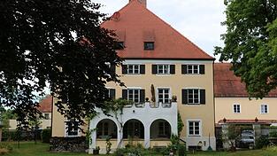 Blick vom „Lustgarten“ auf das Schloss: In der unteren Etage befindet sich das Architekturbüro, im ersten Stock die Wohnung der Beitlers.