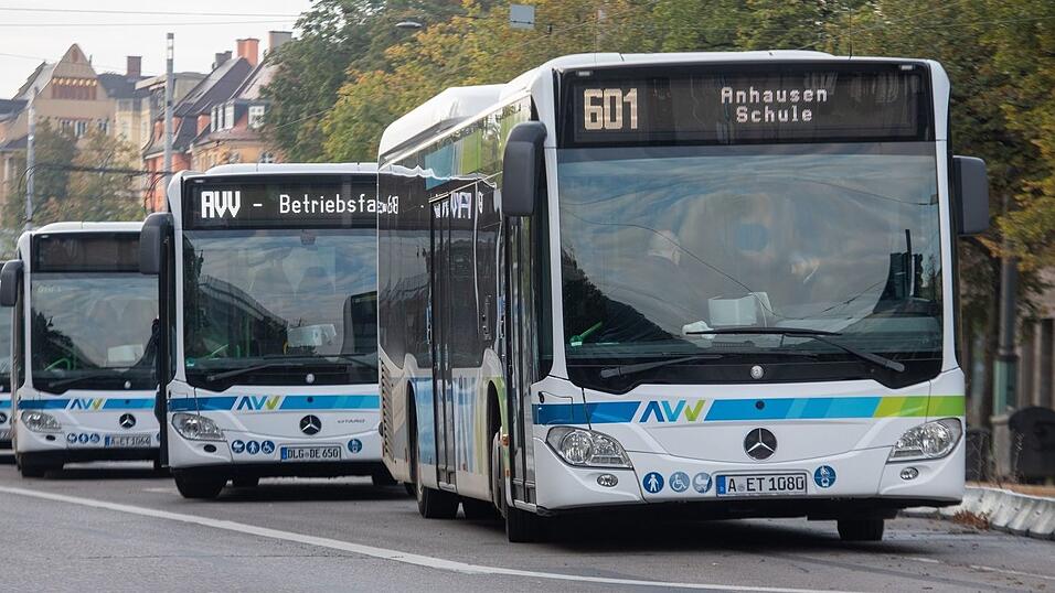 Mit Milliardeninvestitionen könnte laut einer neuen Studie das Bus- und Bahnangebot in Bayern überall deutlich verbessert werden. (Symbolbild) Mit Milliardeninvestitionen könnte laut einer neuen Studie das Bus- und Bahnangebot in Bayern überall deutlich verbessert werden. (Symbolbild)