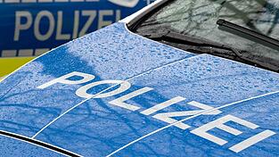 Die Polizei ermittelt nach einem Wohnmobilbrand bei Mertingen gegen eine Schaulustige. (Symbolbild) Die Polizei ermittelt nach einem Wohnmobilbrand bei Mertingen gegen eine Schaulustige. (Symbolbild)