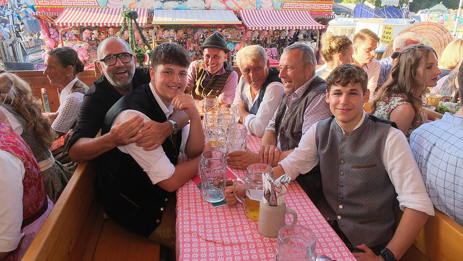 Die Partybilder vom Mittwoch, 16. August 2023, aus dem Festzelt Krönner. Die Partybilder vom Mittwoch, 16. August 2023, aus dem Festzelt Krönner.