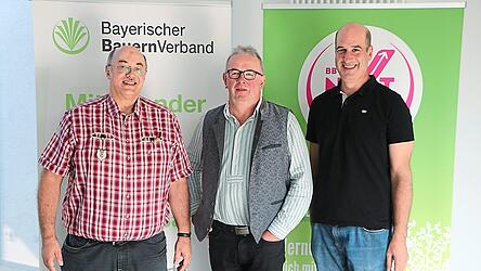 BBV-Kreisgeschäftsführer Josef Wittmann, Kreisobmann Franz Obeth und Erzeugerring-Geschäftsführer Thomas Zirngibl vom AELF blicken mit gemischten Gefühlen in die Zukunft der Landwirtschaft.
