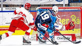 Ein Paradebeispiel: Der 17-j&auml;hrige Tobi Fischer (links) kam am Wochenende zu seinen ersten beiden Profi-Eins&auml;tzen. Wenn es nach dem EV Landshut geht, soll er damit auch als Vorbild f&uuml;r andere Talente im eigenen Nachwuchs dienen.