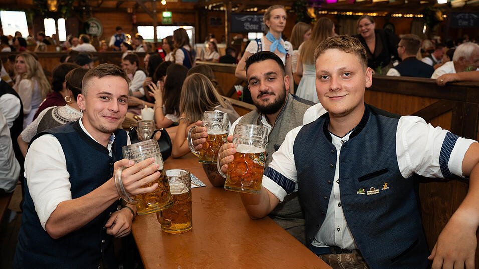 Die Partybilder vom Mittwoch, 12. August, aus dem Festzelt Wenisch. Die Partybilder vom Mittwoch, 12. August, aus dem Festzelt Wenisch.