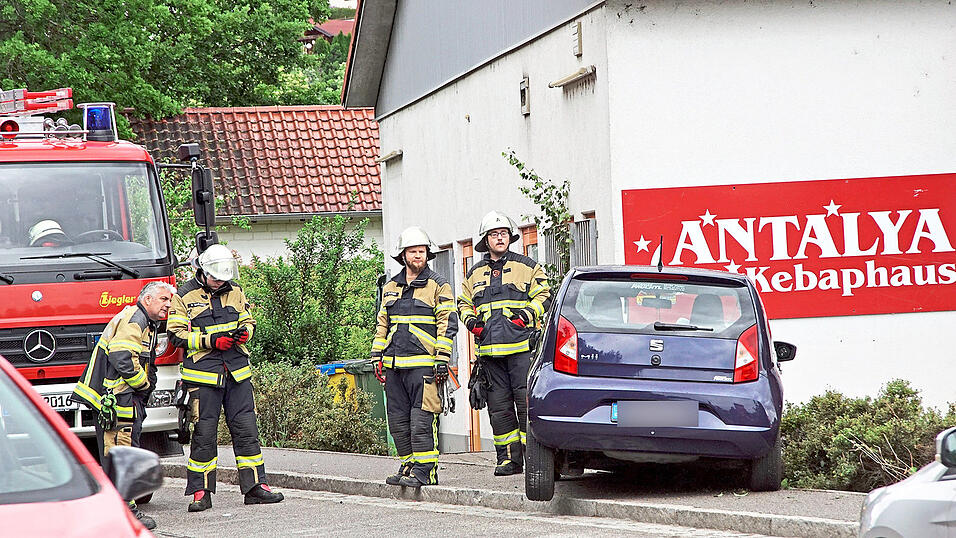 In W&ouml;rth an der Donau ist ein Autofahrer gegen eine D&ouml;nerbude gefahren.&nbsp;