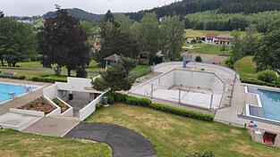 In einem generalsanierten Freibad soll es endlich wieder einen Sprungturm geben. Fotos: