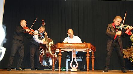 Die famose Formation 'Gipsy Fire': Zoltán Sándor, Jàn Rigó,Tomi Vontszemü, Pavel Šporcl