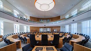 Umfrage deutet auf Kopf-an-Kopf-Rennen zwischen CDU und SPD hin. (Archivbild)