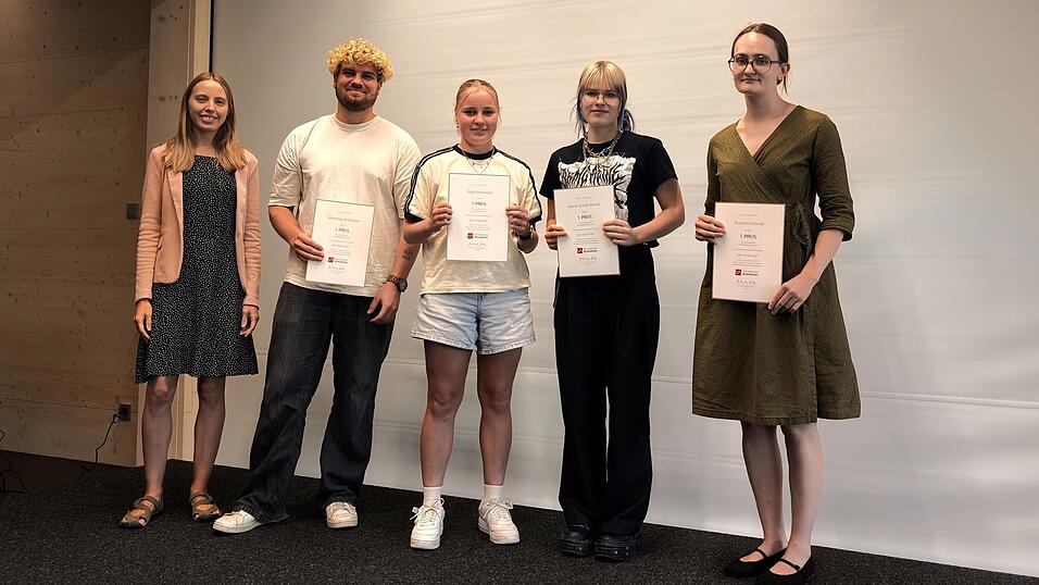 Das Sieger-Team (von rechts): Romina Schmid, Marie-Kristin Biener, Katja Bernkopf und Matthias Antholzer. Das Sieger-Team (von rechts): Romina Schmid, Marie-Kristin Biener, Katja Bernkopf und Matthias Antholzer.