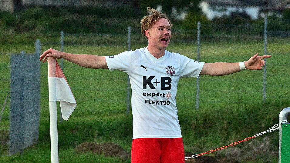 Matchwinner Konstantin Landstorfer erzielte gegen den ATSV Erlangen zwei Tore und sorgte mit seiner Schnelligkeit für ständige Gefahr. Matchwinner Konstantin Landstorfer erzielte gegen den ATSV Erlangen zwei Tore und sorgte mit seiner Schnelligkeit für ständige Gefahr.