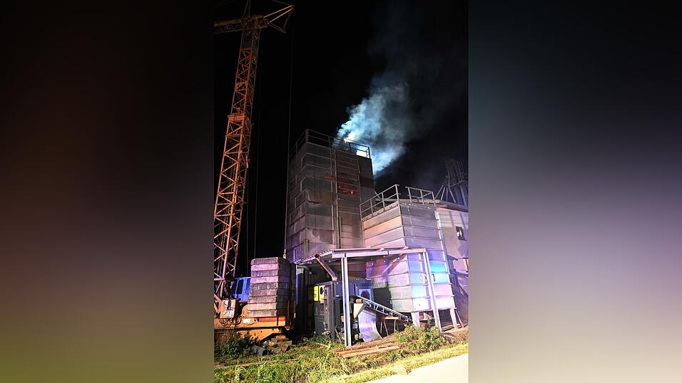Der Brand brach am frühen Morgen in der Maistrocknungsanlage aus.