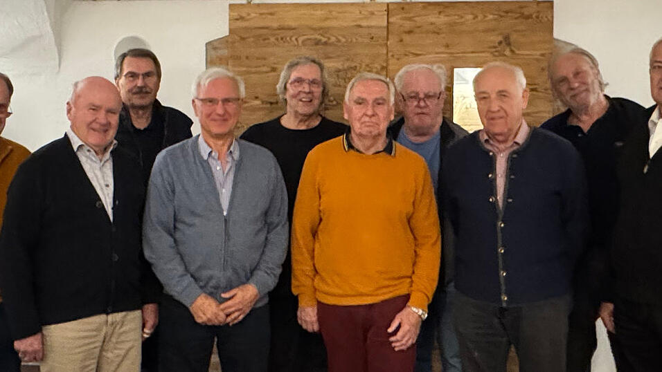 Nach über einem halben Jahrhundert sahen einige ehemalige Azubis von Grundig in Landau ihren Ausbilder wieder. Nach über einem halben Jahrhundert sahen einige ehemalige Azubis von Grundig in Landau ihren Ausbilder wieder.