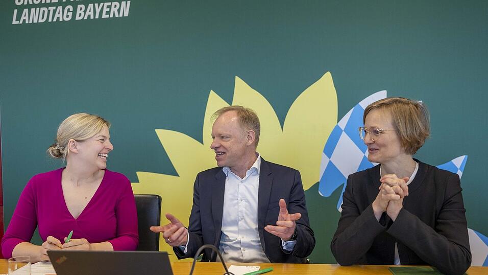 Katharina Schulze (l.), Ifo-Chef Clemens Fuest und Franziska Brantner diskutieren, wie die Wirtschaft wieder in Schwung kommt.