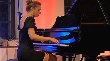 Die Musik begleitet Amelie Gansneder schon seit etlichen Jahren. Mit ihren Songs m&ouml;chte sie ihre Gef&uuml;hle transportieren.