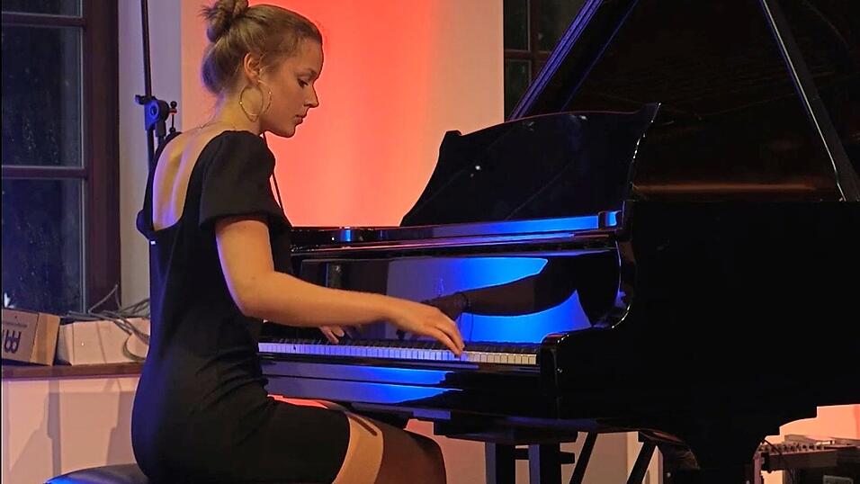 Die Musik begleitet Amelie Gansneder schon seit etlichen Jahren. Mit ihren Songs m&ouml;chte sie ihre Gef&uuml;hle transportieren.