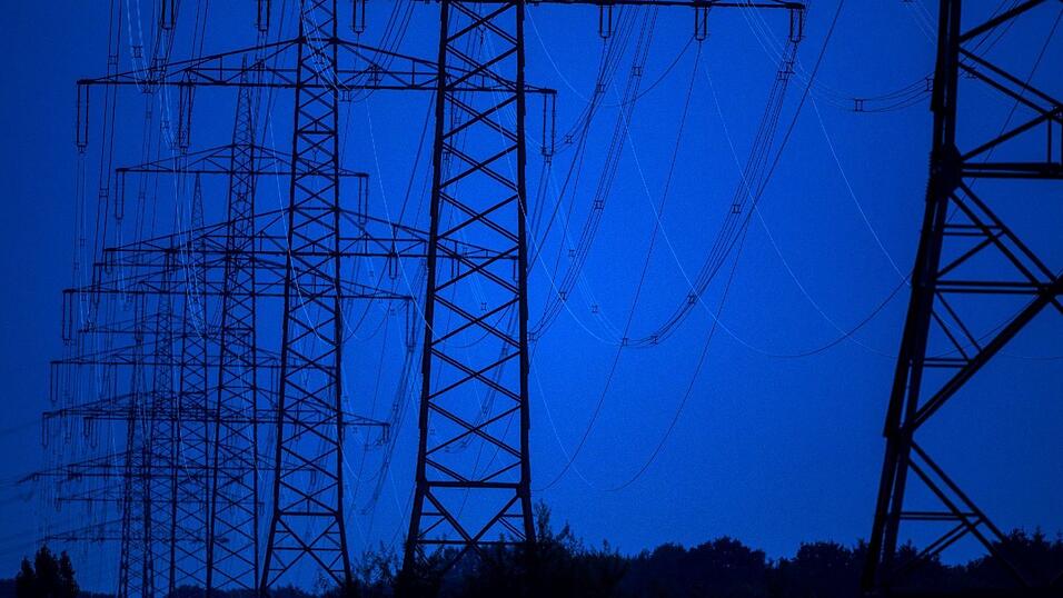 Die Deutschen m&uuml;ssen 2016 f&uuml;r Strom wieder tiefer in die Tasche greifen.