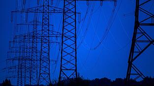 Die Deutschen m&uuml;ssen 2016 f&uuml;r Strom wieder tiefer in die Tasche greifen.