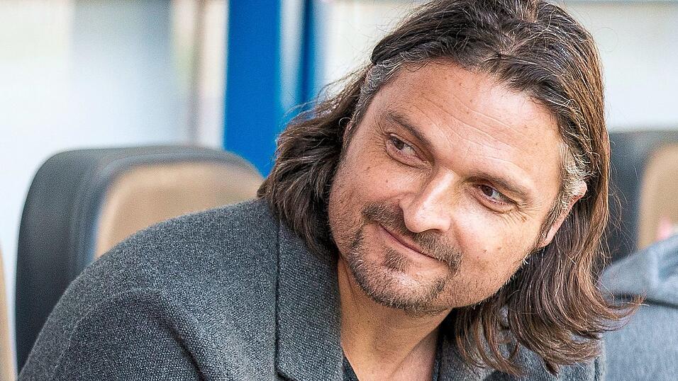 Hat als Fu&szlig;baller die ganze Welt gesehen - und zwar im wahrsten Sinne des Wortes: Der geb&uuml;rtige Zwieseler Lutz Pfannenstiel spielte als Torh&uuml;ter bei Vereinen auf allen Kontinenten. Nach dem Ende seiner aktiven Karriere und Scouting- beziehungsweise Managerstationen in Hoffenheim und D&uuml;sseldorf bringt der mittlerweile 48-J&auml;hrige derzeit seine Erfahrung beim Aufbau eines Fu&szlig;ballteams in St. Louis ein, das ab 2023 in der US-Profiliga MLS (Major League Soccer) antreten wird.