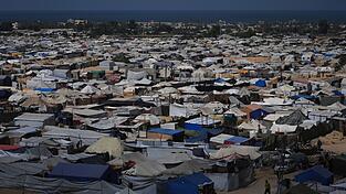 Zeltlager in der sogenannten humanitären Zone im Süden des Gazastreifens. (Archivbild)