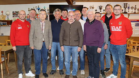 Diese Mitglieder konnten bei der Jahreshauptversammlung des 1. FC Bad K&ouml;tzting f&uuml;r ihre lange Vereinstreue ausgezeichnet werden.
