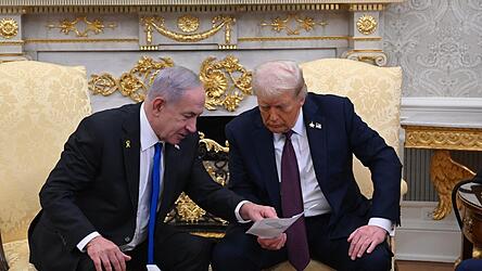 Der israelische Ministerpr&auml;sident Benjamin Netanjahu (l.) und US-Pr&auml;sident Donald Trump: Nicht erst seit der j&uuml;ngsten Eskalation im Nahen Osten gilt das als angespannt.