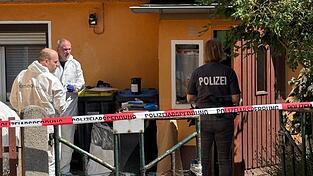 Die Spurensicherung ist im Einsatz. Es geht um den Verdacht eines Tötungsdeliktes. Die Spurensicherung ist im Einsatz. Es geht um den Verdacht eines Tötungsdeliktes.