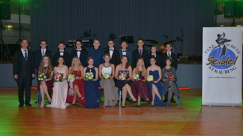 Die Bilder vom Abschlussball der Tanzschule Seidel in der Fraunhofer-Halle am 28. November. Die Bilder vom Abschlussball der Tanzschule Seidel in der Fraunhofer-Halle am 28. November.