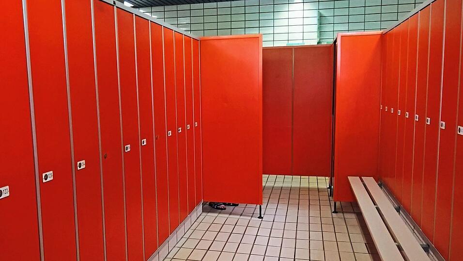 Zu der Attacke kam es im Vorraum der Umkleidekabinen. Besucher berichten von Hilfeschreien.