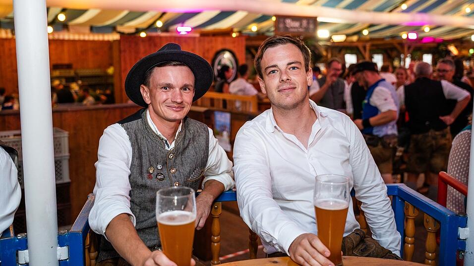 Die Partybilder vom Montag, 17. August, aus dem Festzelt Wenisch. Die Partybilder vom Montag, 17. August, aus dem Festzelt Wenisch.