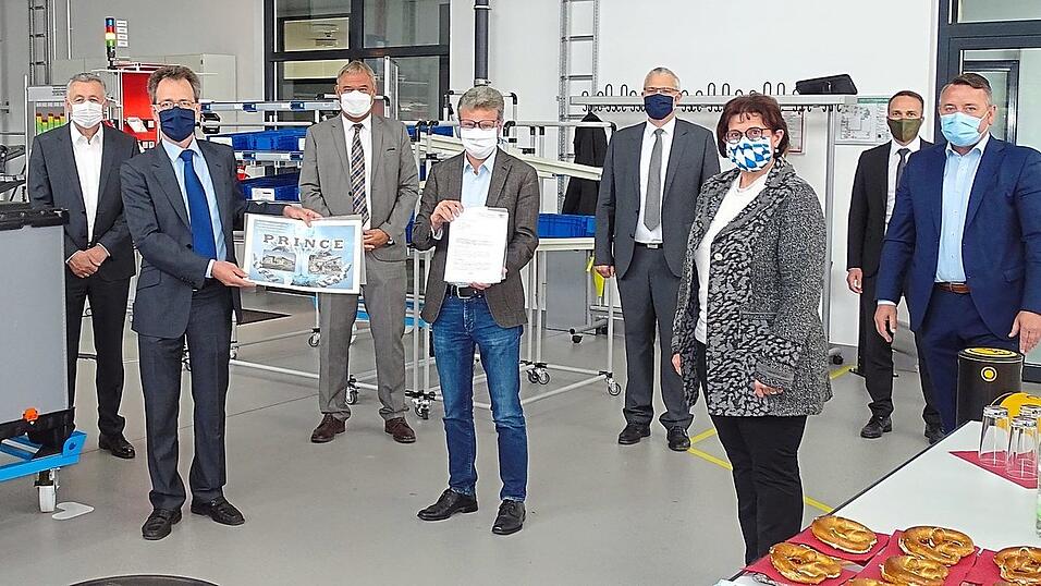 Staatsminister Bernd Sibler überbrachte den Förderbescheid. Staatsminister Bernd Sibler überbrachte den Förderbescheid.