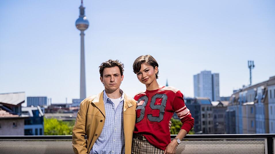 Tom Holland und Zendaya kamen für ein Fanevent nach Berlin. Tom Holland und Zendaya kamen für ein Fanevent nach Berlin.